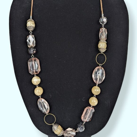 Vintage Lucite & Acrylic Beaded Necklace - Picture 2 of 7